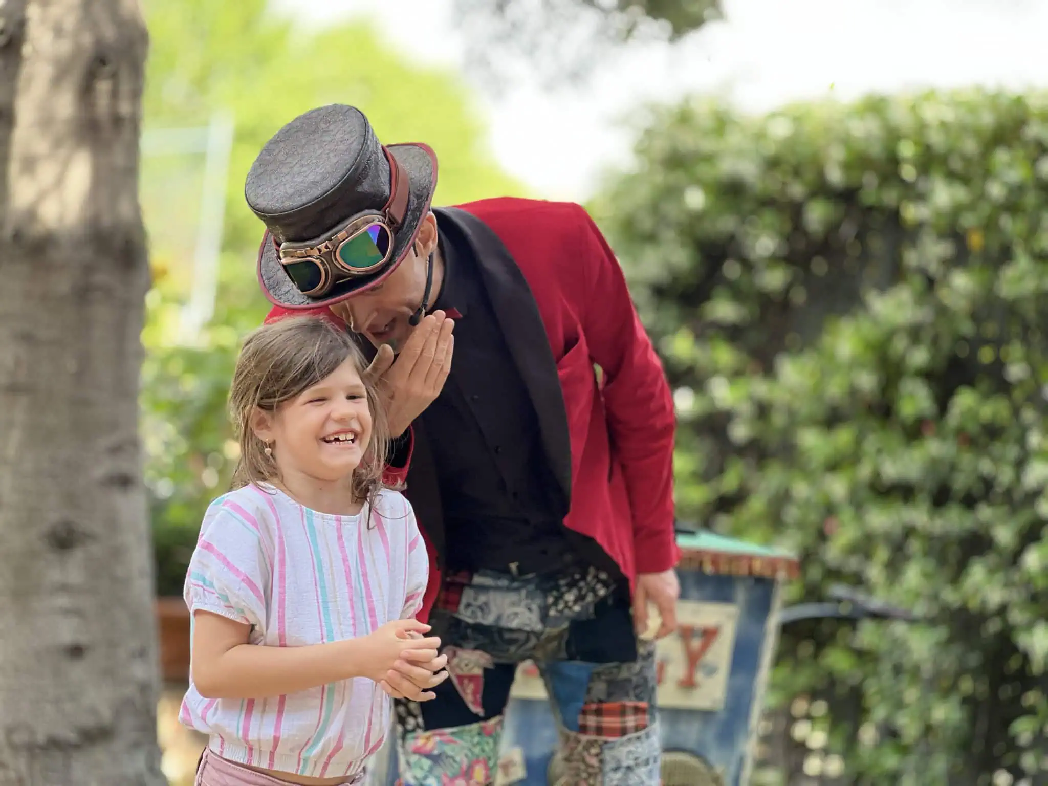 Niños sorprendidos en un espectáculo de magia en Madrid